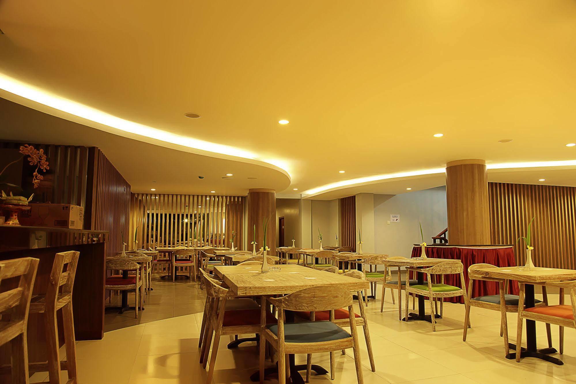 Santosa City Hotel 덴파사르 외부 사진