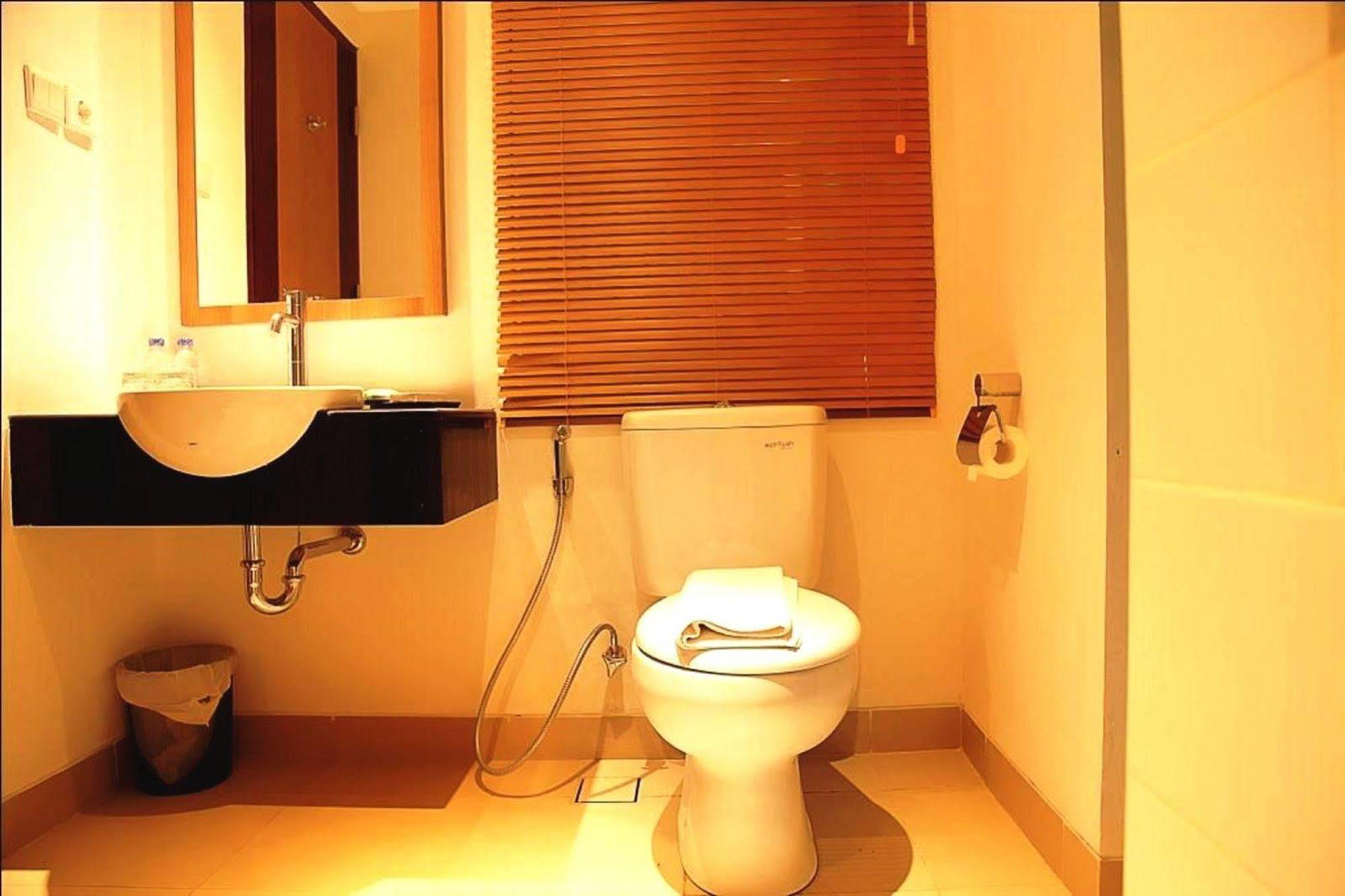 Santosa City Hotel 덴파사르 외부 사진