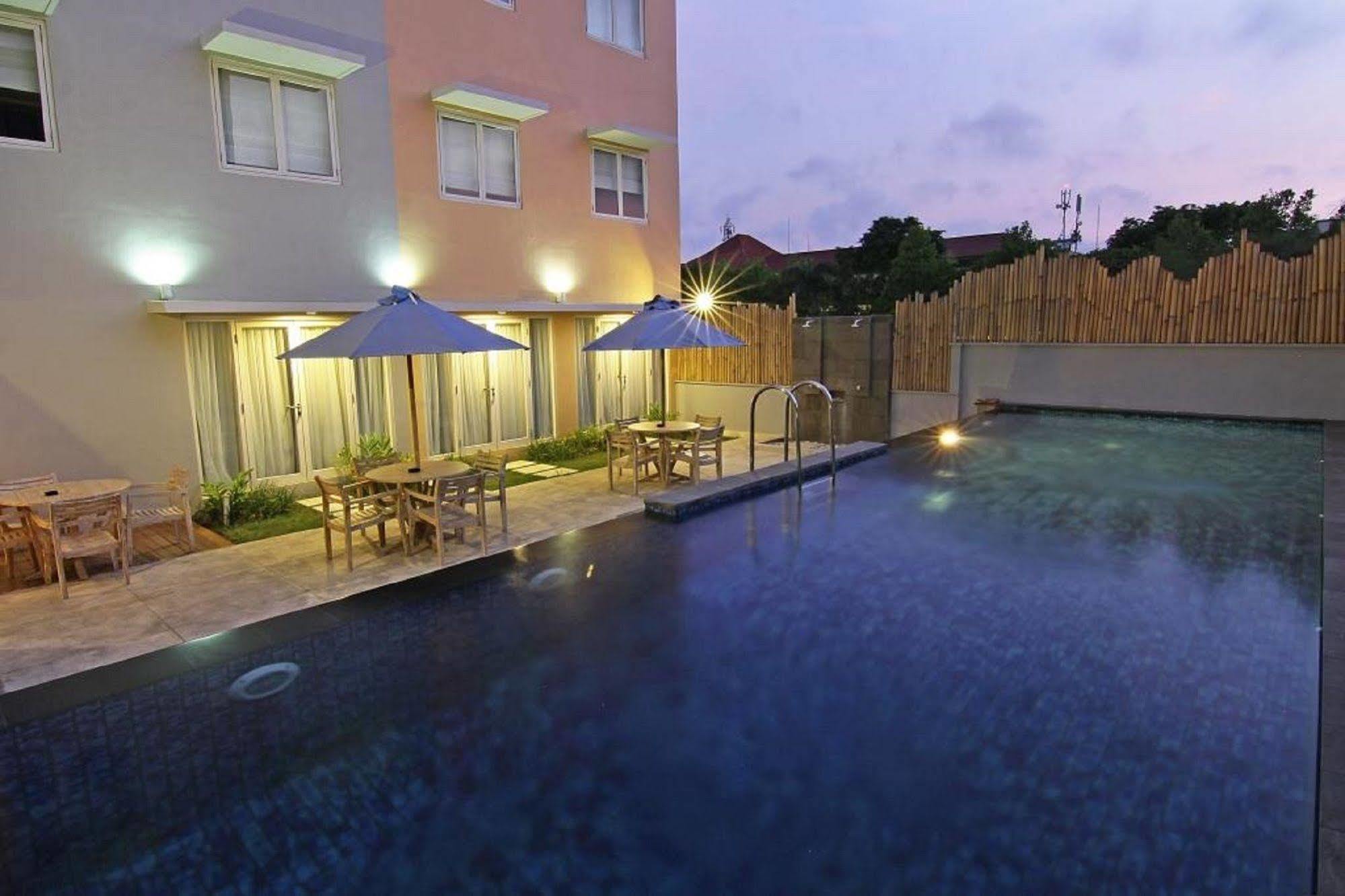 Santosa City Hotel 덴파사르 외부 사진