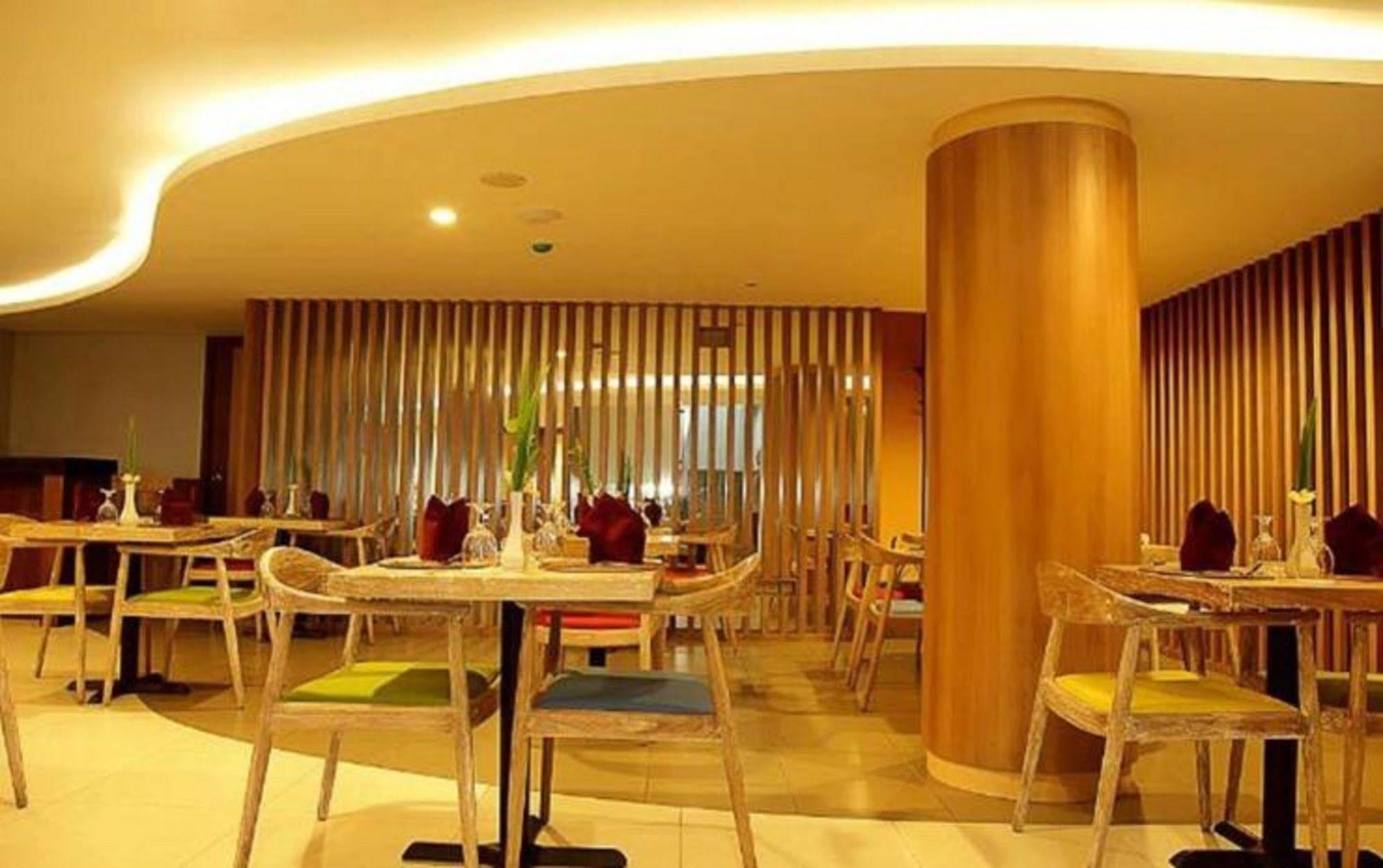 Santosa City Hotel 덴파사르 외부 사진